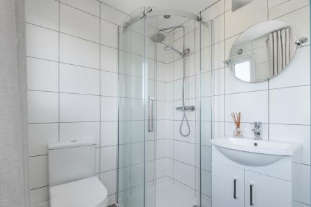 3 bedroom Terraced House for sale in Queens Walk, Stamford, PE9