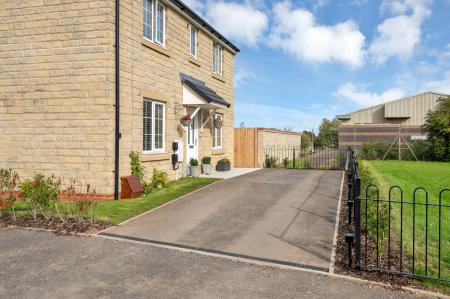 3 bedroom Semi-detached house for sale in Sovereign Way, Stamford