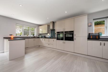 5 bedroom Detached house for sale in Tricklebank Gardens, Stamford