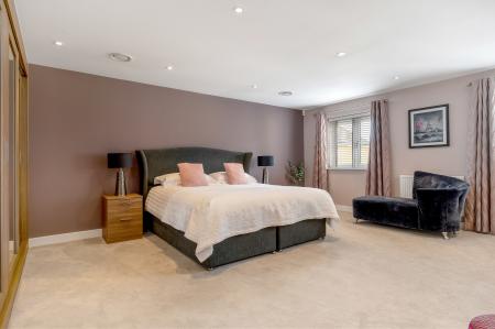5 bedroom Detached house for sale in Tricklebank Gardens, Stamford