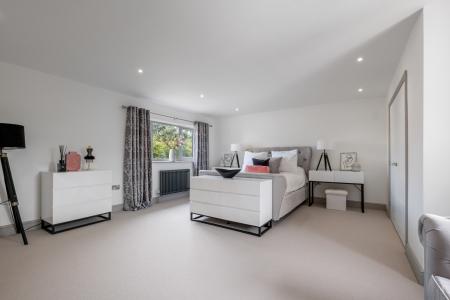 4 bedroom Detached house for sale in Turnpike Road, Ryhall, Stamford, PE9