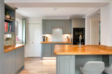 3 bedroom Semi-detached house for sale in Braemar Close, Stamford