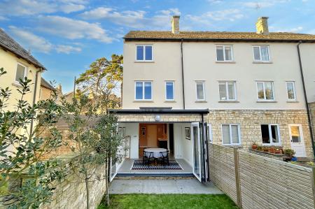 3 bedroom Town house for sale in Warrenne Keep, Stamford