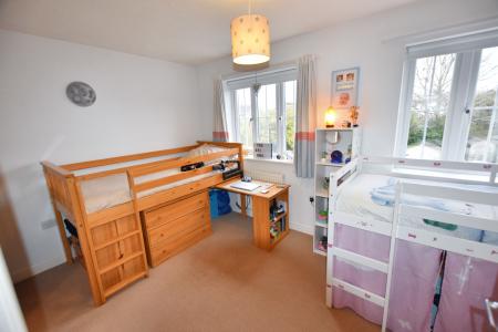 2 bedroom End of terrace house for sale in Cheshire Close, Stamford