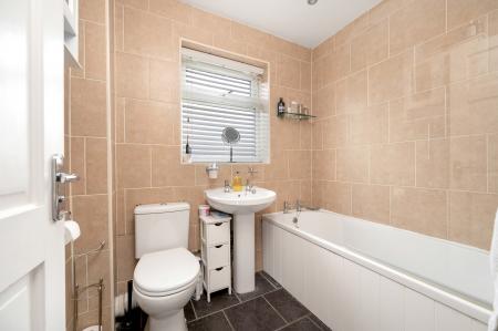 3 bedroom Semi-detached house for sale in Moray Close, Stamford
