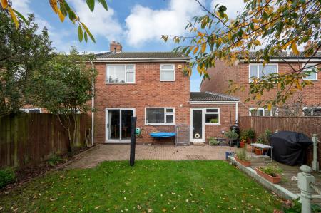 3 bedroom Semi-detached house for sale in Moray Close, Stamford