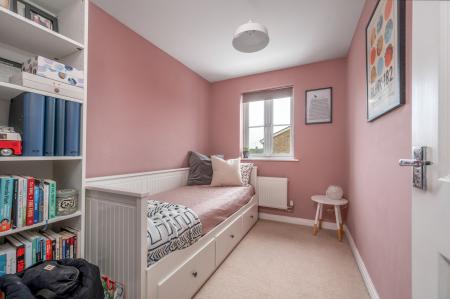 3 bedroom Semi-detached house for sale in Ross Drive, Stamford