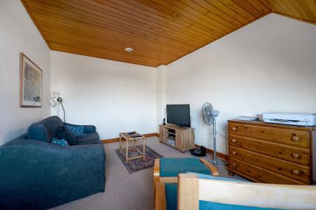 5 bedroom Detached house for sale in Queens Walk, Stamford