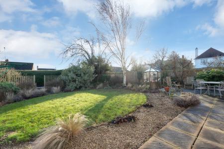 5 bedroom Detached house for sale in Queens Walk, Stamford