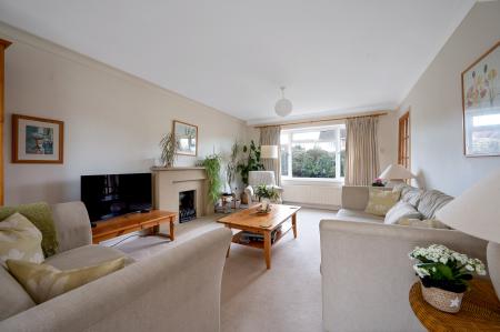 5 bedroom Detached house for sale in Queens Walk, Stamford