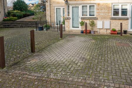 4 bedroom Town house for sale in Wharf Road, Stamford