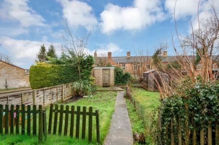 2 bedroom Terraced House for sale in Radcliffe Road, Stamford