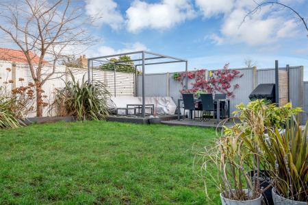 4 bedroom Detached house for sale in Stirling Road, Stamford, PE9