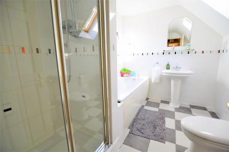 4 bedroom Detached house to let in Essendine Road, Ryhall, Stamford, PE9