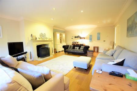 4 bedroom Detached house to let in Essendine Road, Ryhall, Stamford, PE9