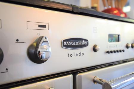 4 bedroom Detached house to let in Essendine Road, Ryhall, Stamford, PE9