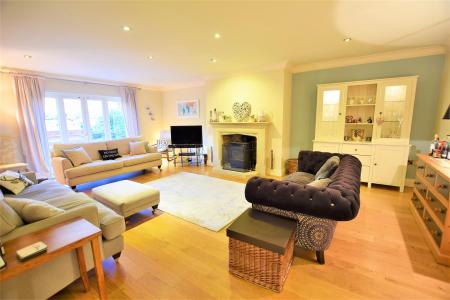4 bedroom Detached house to let in Essendine Road, Ryhall, Stamford, PE9
