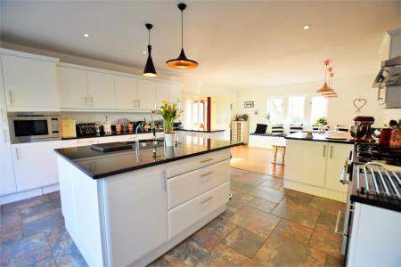 4 bedroom Detached house to let in Essendine Road, Ryhall, Stamford, PE9