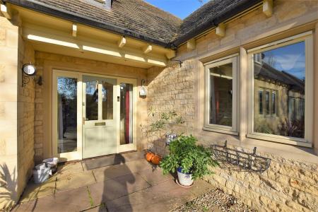 4 bedroom Detached house to let in Essendine Road, Ryhall, Stamford, PE9