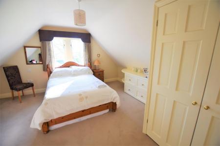 4 bedroom Detached house to let in Essendine Road, Ryhall, Stamford, PE9