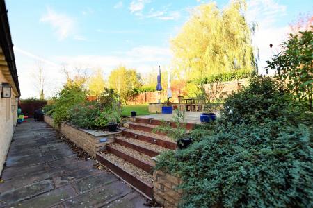 4 bedroom Detached house to let in Essendine Road, Ryhall, Stamford, PE9