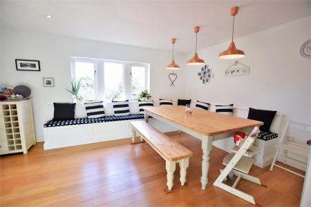 4 bedroom Detached house to let in Essendine Road, Ryhall, Stamford, PE9