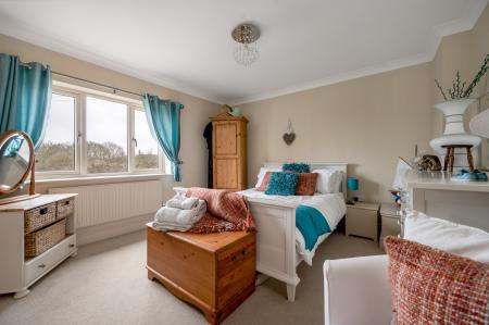 4 bedroom Semi-detached house for sale in Searson Close, Tallington