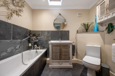 4 bedroom Semi-detached house for sale in Searson Close, Tallington