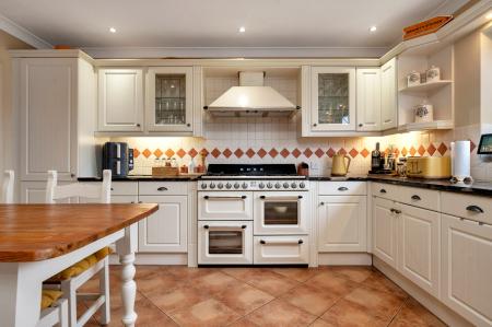 4 bedroom Semi-detached house for sale in Searson Close, Tallington