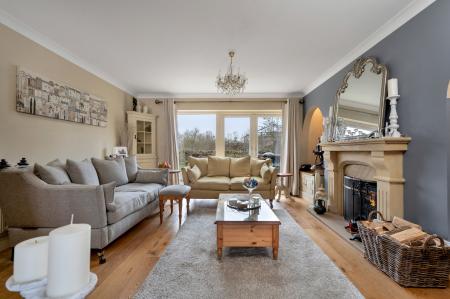 4 bedroom Semi-detached house for sale in Searson Close, Tallington