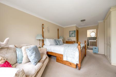 4 bedroom Semi-detached house for sale in Searson Close, Tallington