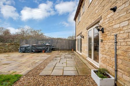 4 bedroom Semi-detached house for sale in Searson Close, Tallington