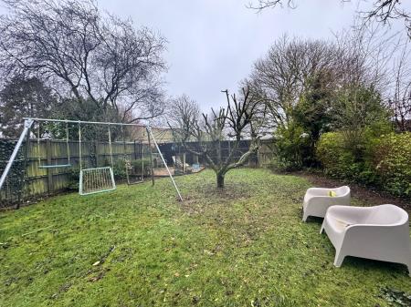 4 bedroom Semi-detached house for sale in Roman Bank, Stamford