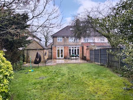 4 bedroom Semi-detached house for sale in Roman Bank, Stamford