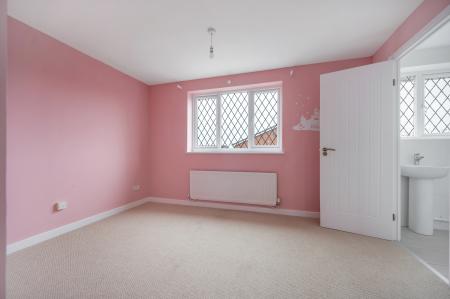 4 bedroom Detached house for sale in Woodhead Close, Stamford