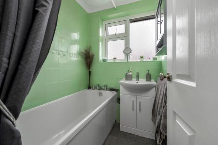 3 bedroom Semi-detached house for sale in Selwyn Road, Stamford