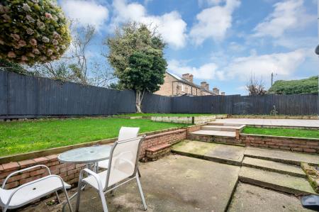 2 bedroom End of terrace house for sale in West Street Gardens, Stamford
