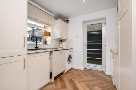 4 bedroom Detached house for sale in Cedar Road, Stamford