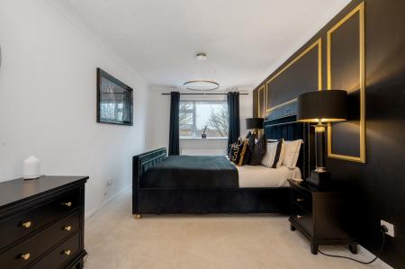 4 bedroom Detached house for sale in Cedar Road, Stamford