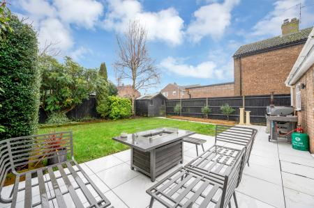 4 bedroom Detached house for sale in Cedar Road, Stamford