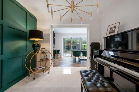 4 bedroom Detached house for sale in Cedar Road, Stamford