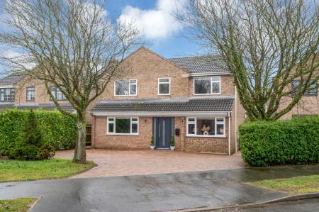 4 bedroom Detached house for sale in Cedar Road, Stamford