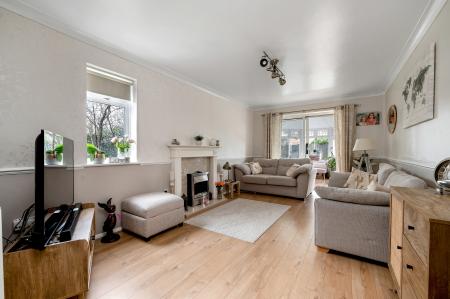 4 bedroom Detached house for sale in Primrose Way, Stamford