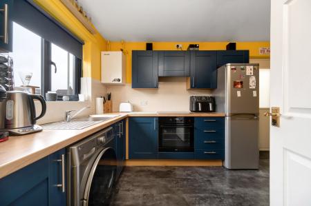 3 bedroom Semi-detached house for sale in Avocet Close, Essendine