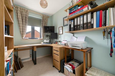 3 bedroom Semi-detached house for sale in Avocet Close, Essendine