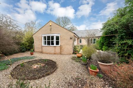 3 bedroom Detached bungalow for sale in Rosamundi, Little Casterton
