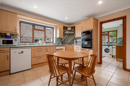 2 bedroom Detached house for sale in Queens Walk, Stamford