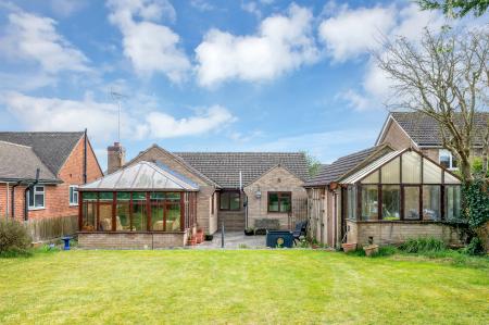 2 bedroom Detached house for sale in Queens Walk, Stamford