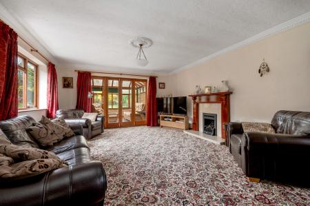 2 bedroom Detached house for sale in Queens Walk, Stamford