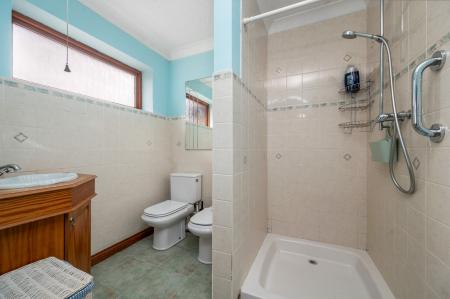 2 bedroom Detached house for sale in Queens Walk, Stamford